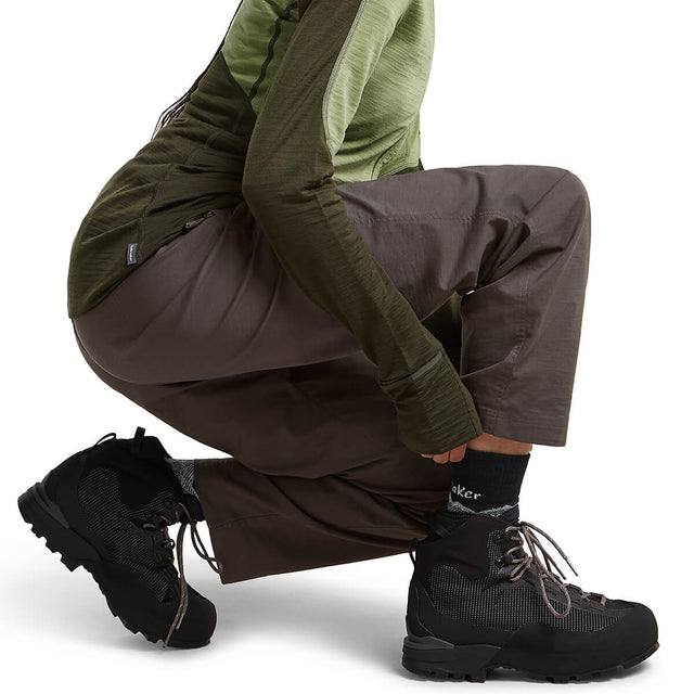 Black/Alloy/Snow worn with shoes