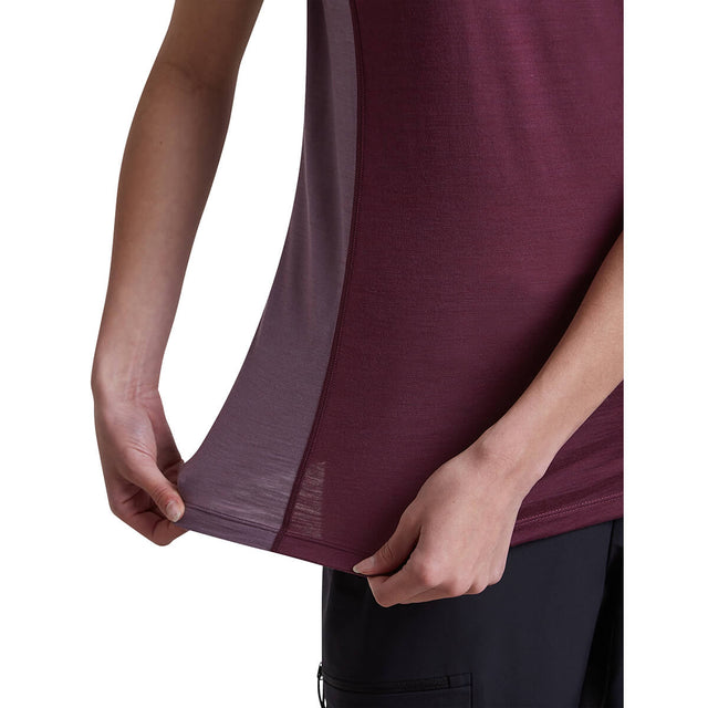 Dk Berry/Grey Pum, side panel and fabric detail