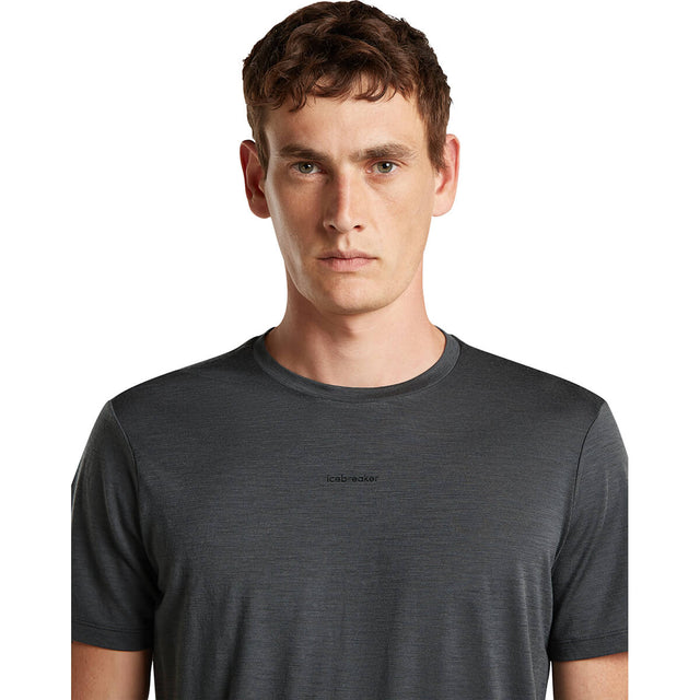 Obsidian, neckline and chest detail, front view