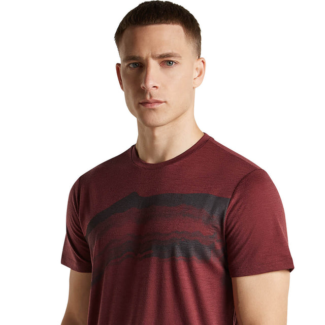 Port, neck and chest graphic detail
