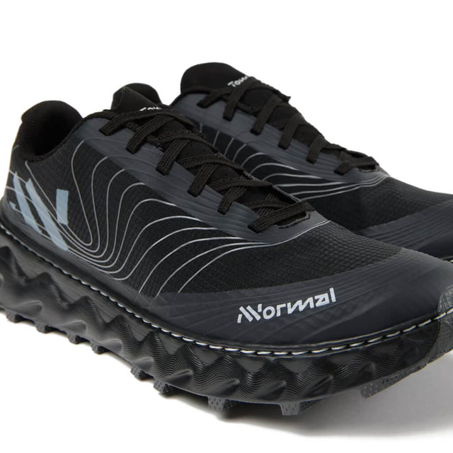 Black pair, 3/4 top/front view detail