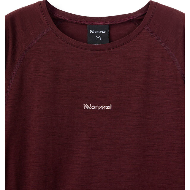 Burgundy chest and neckline detail