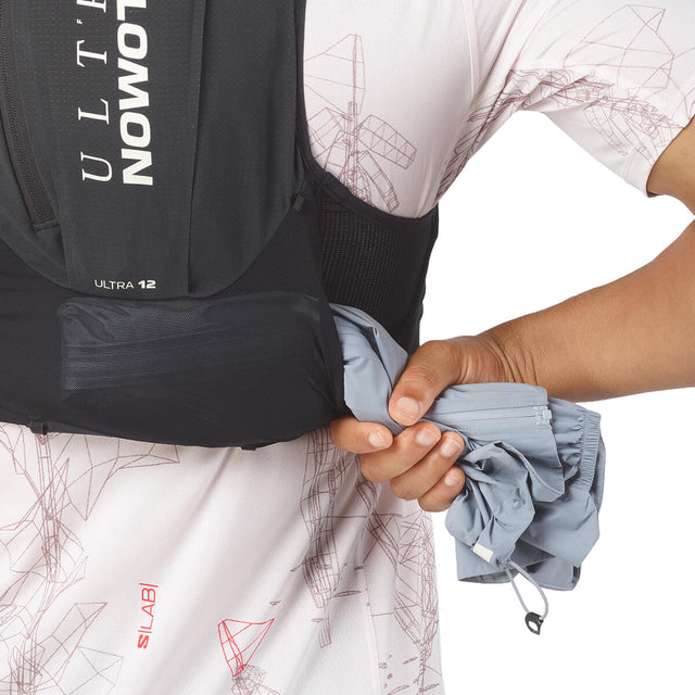 Black, tunnel pocket in use