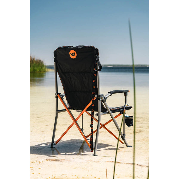 3/4 back view in the outdoors