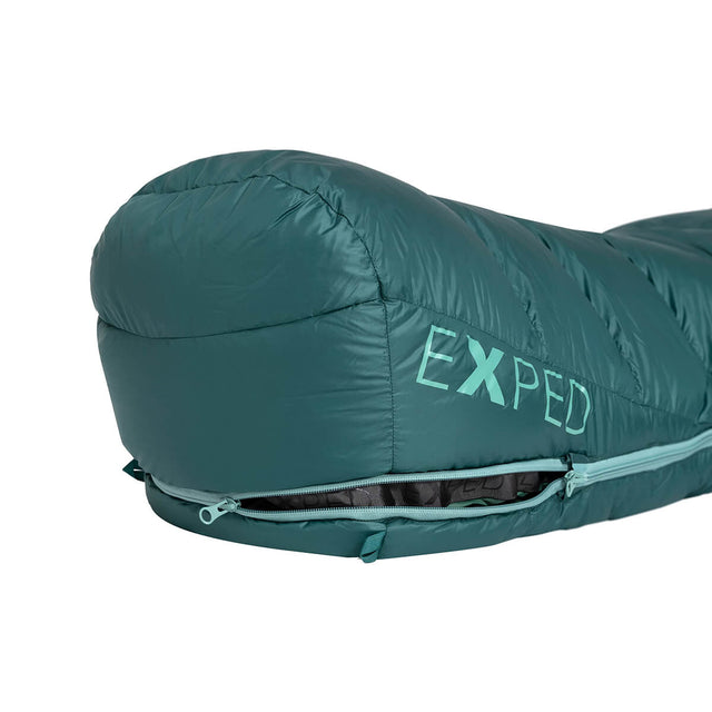 Footbox zip partially open, 3/4 view