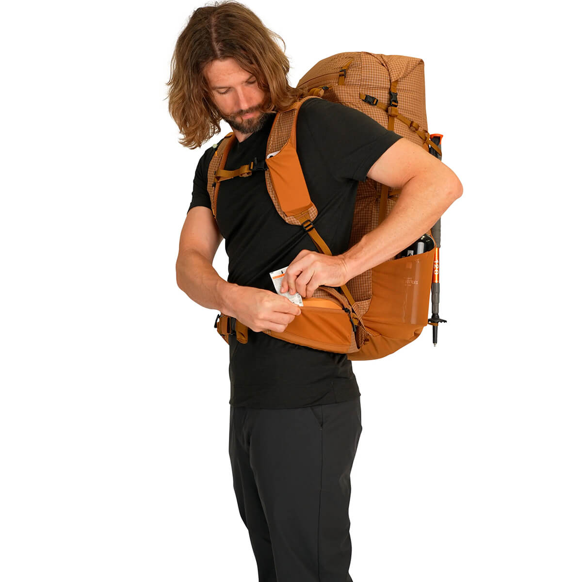 Umbra 40L hipbelt pocket in use