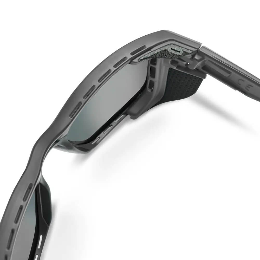 Shield M Sunglasses: Reactiv High Mountain 2-4 Lenses