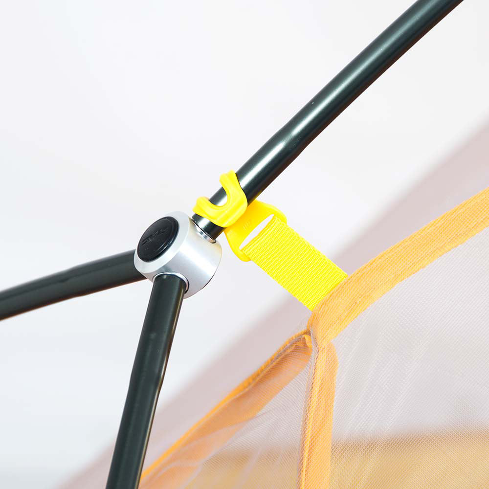 Pole clip at hub