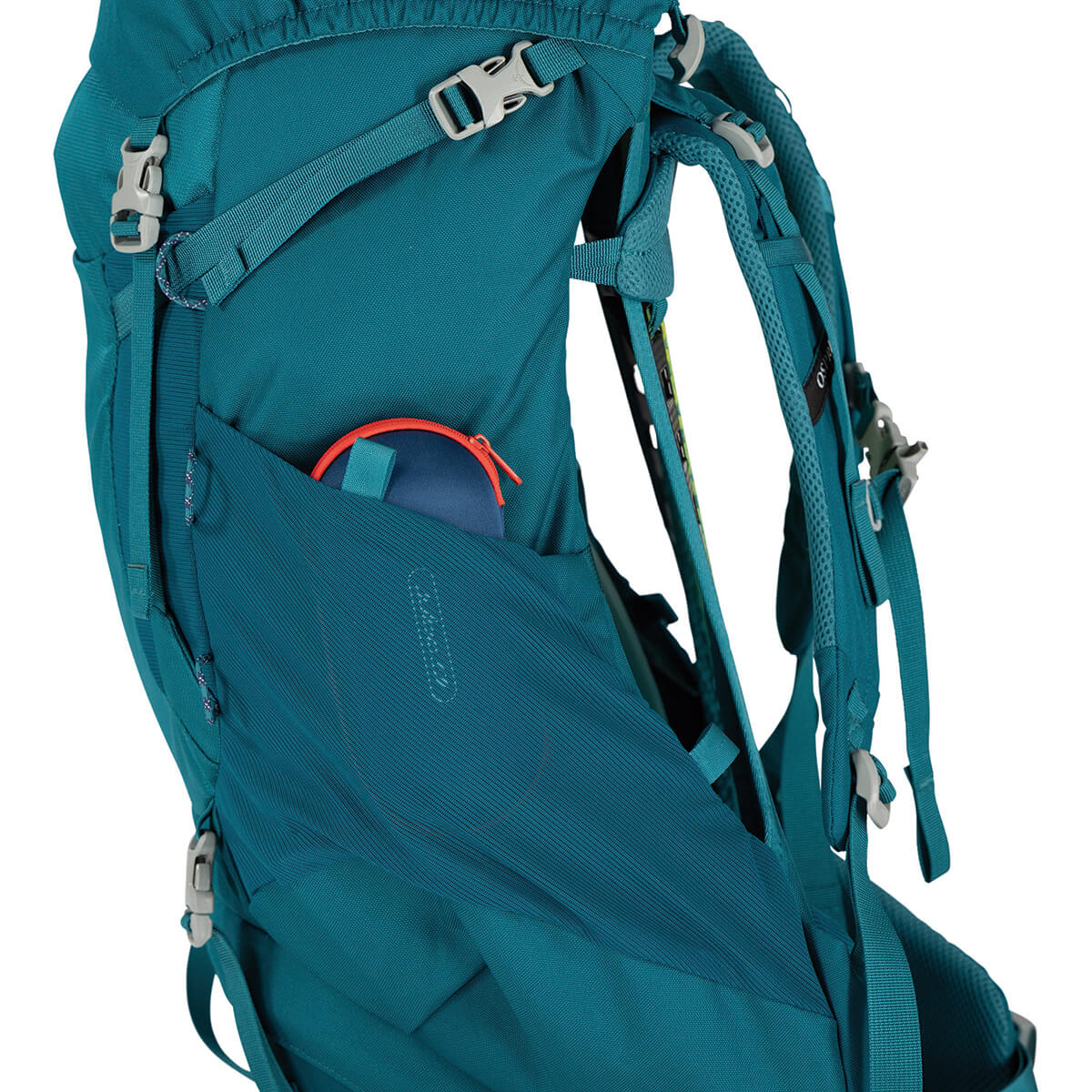 Blue Spikemoss/Deep Peyto, side stretch pocket in use