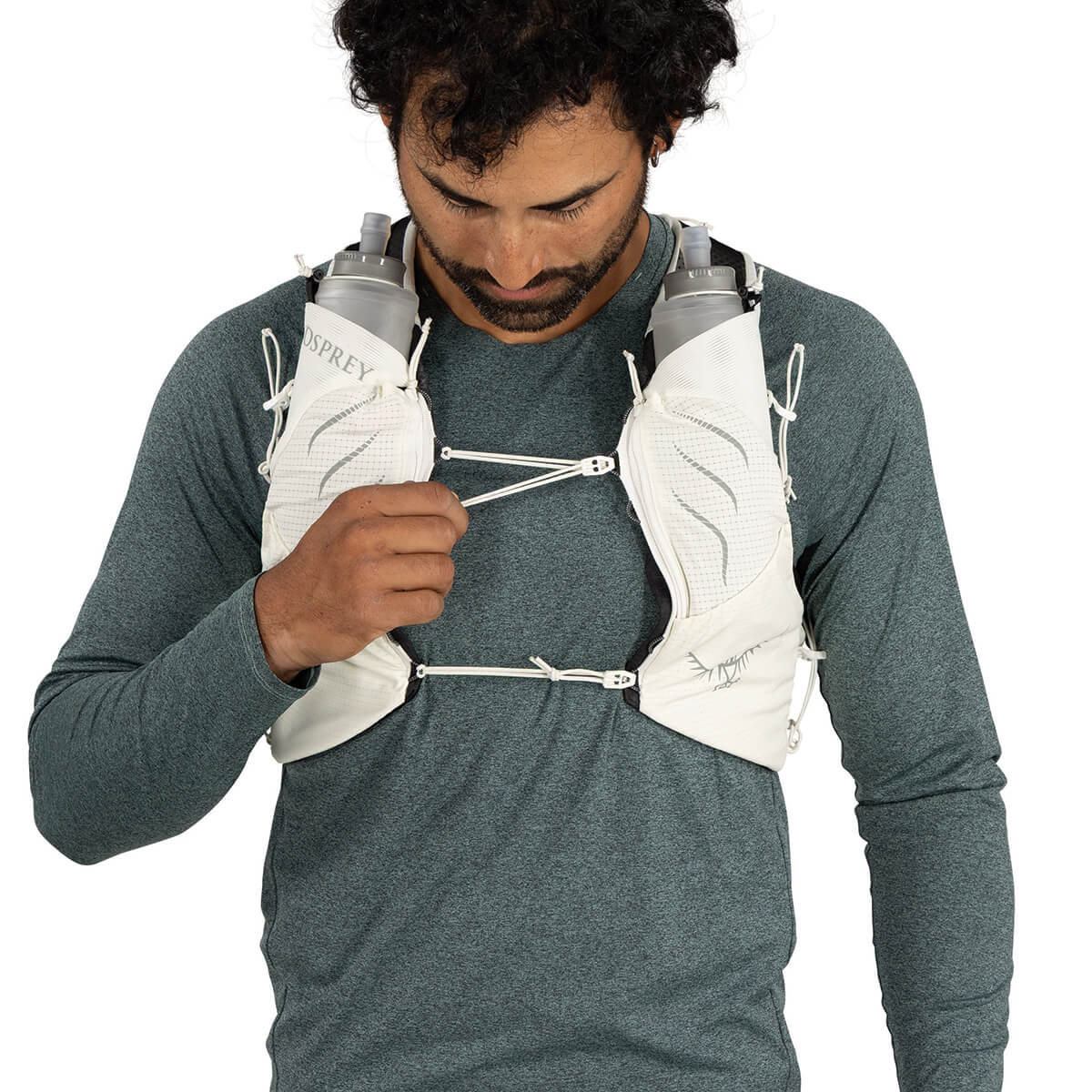 Mystery White, adjusting chest bungee cord