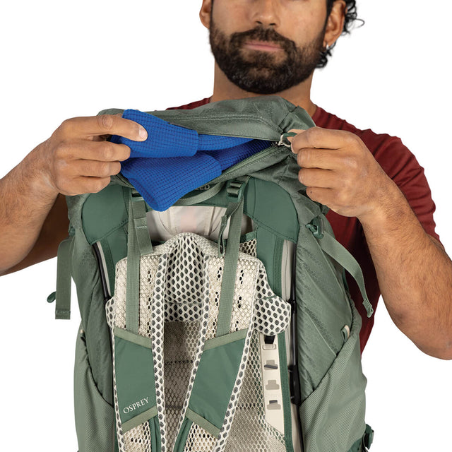 Pine Leaf Green top pocket in use
