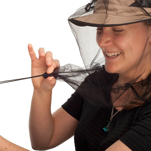 In use, drawcord being adjusted