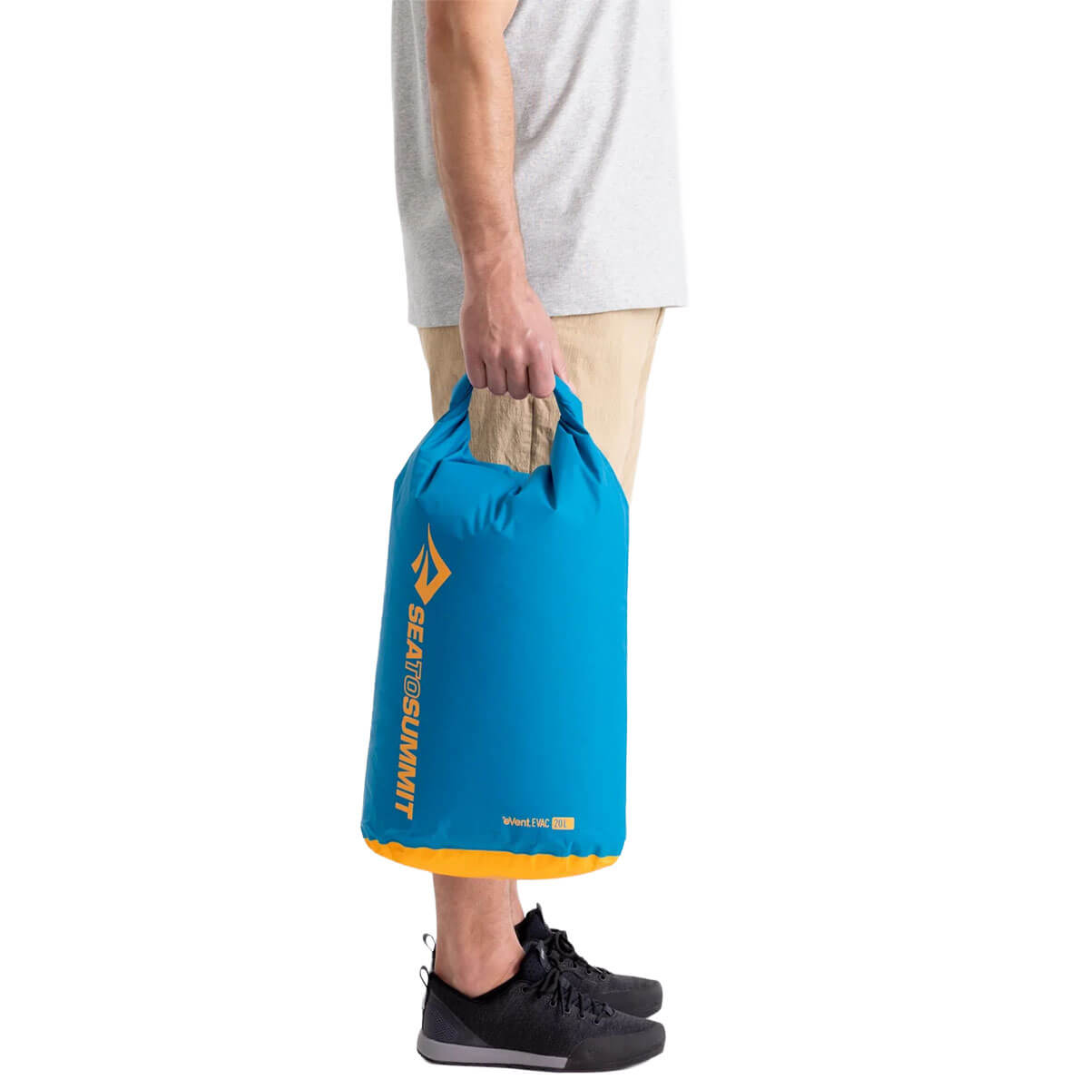 8L held by model in hand