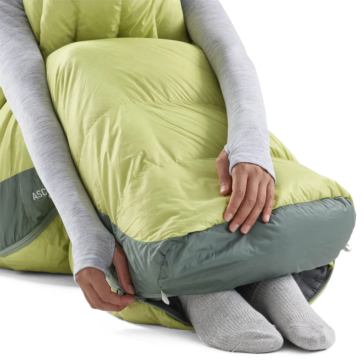 Footbox, zip open with model's feet out